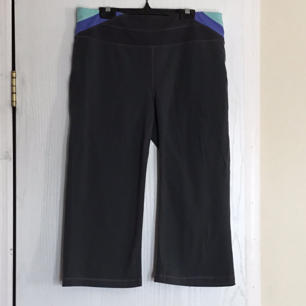 TEK gear capris. Size Large.